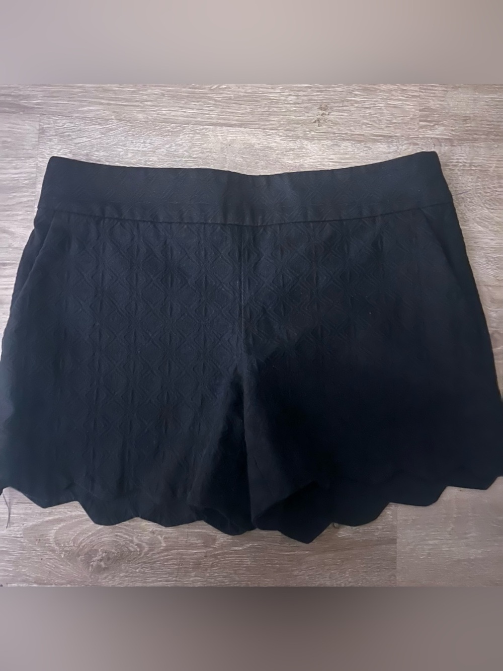 LOFT Black The Riviera Short Textured Jacquard Scallop Hem Size 2